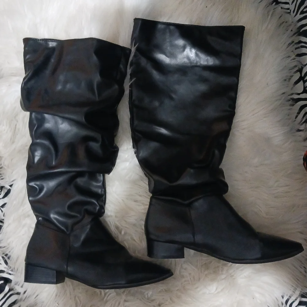 Women Black slouchy flat knee boots - Picture 2 of 12